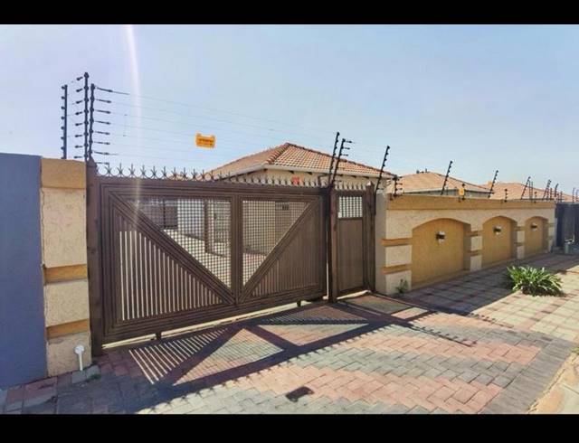 3 BEDROOM PROPERTY TO RENT IN THE ORCHARDS